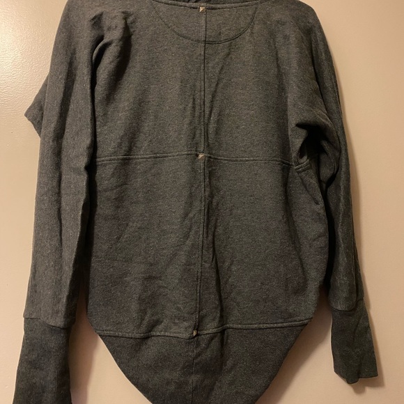 ✨Seduction size medium grey sweater - Picture 4 of 4